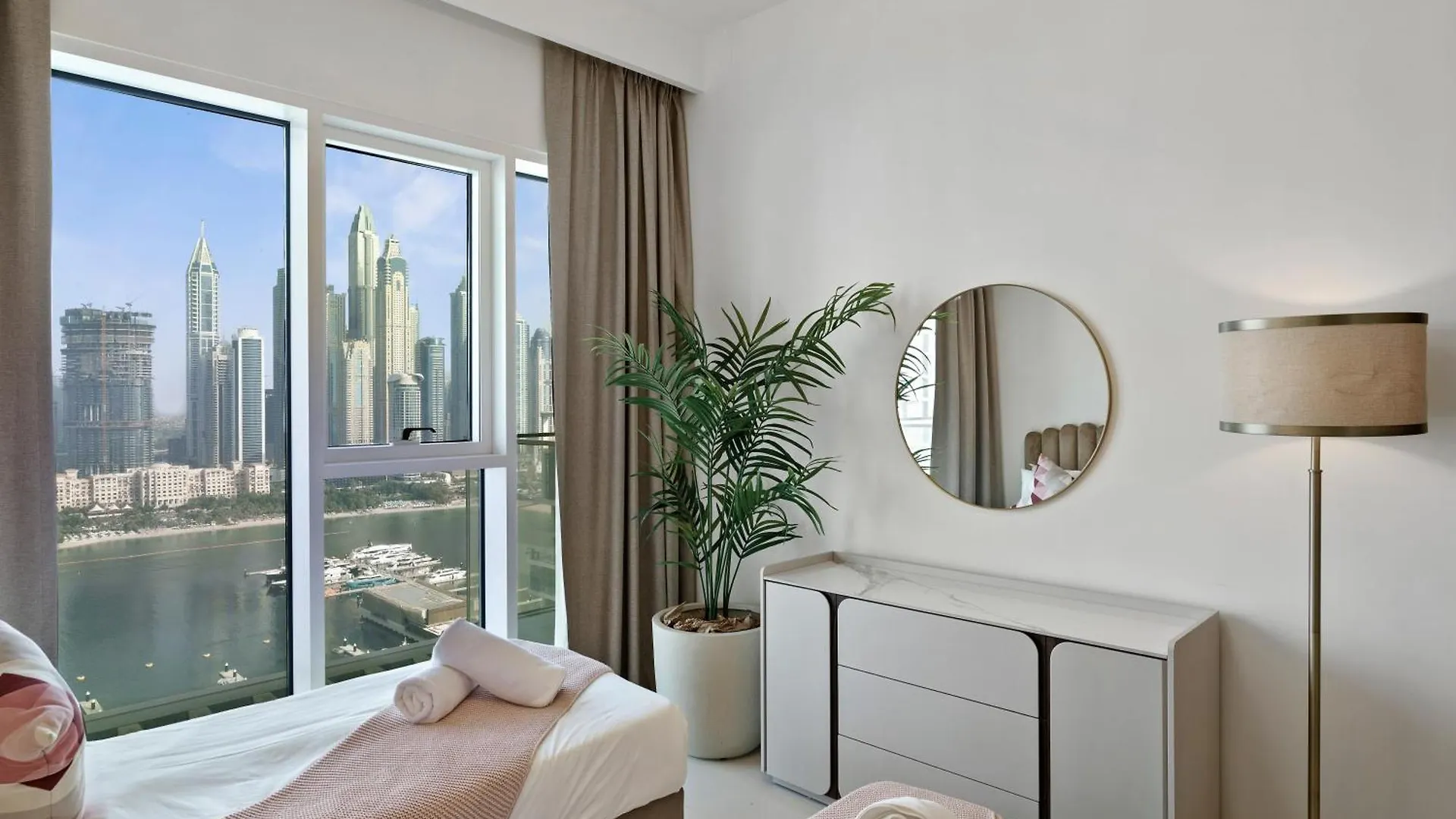 Elegant 2Br In Beachfront With Stunning Marina Views Dubai