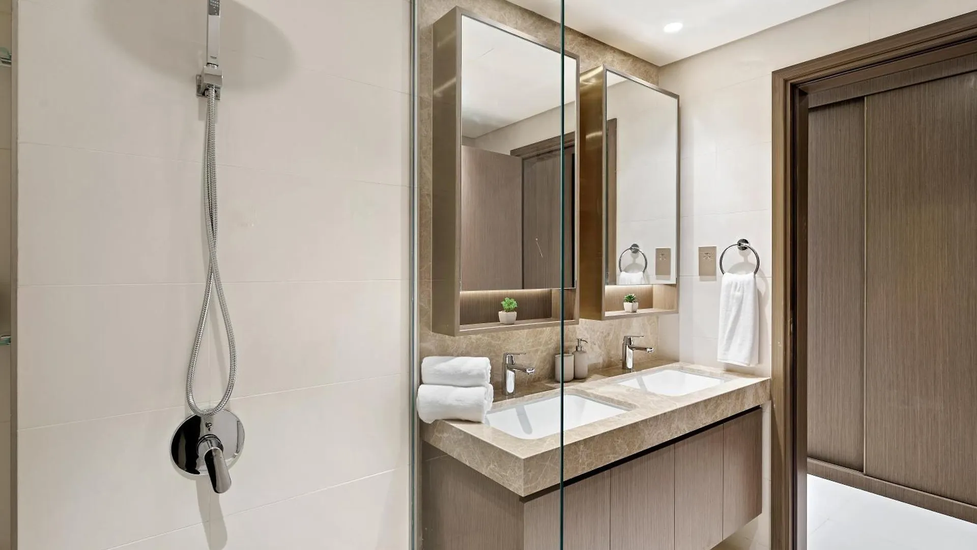 Elegant 2Br In Beachfront With Stunning Marina Views Dubai Apartment