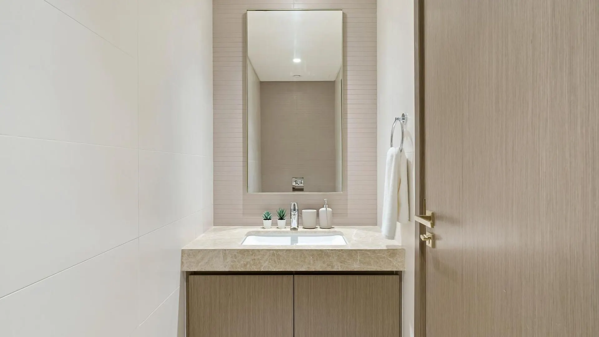 Elegant 2Br In Beachfront With Stunning Marina Views Dubai